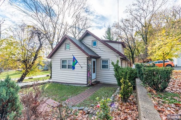 351 Central Ave, Wayne, NJ 07470-2112