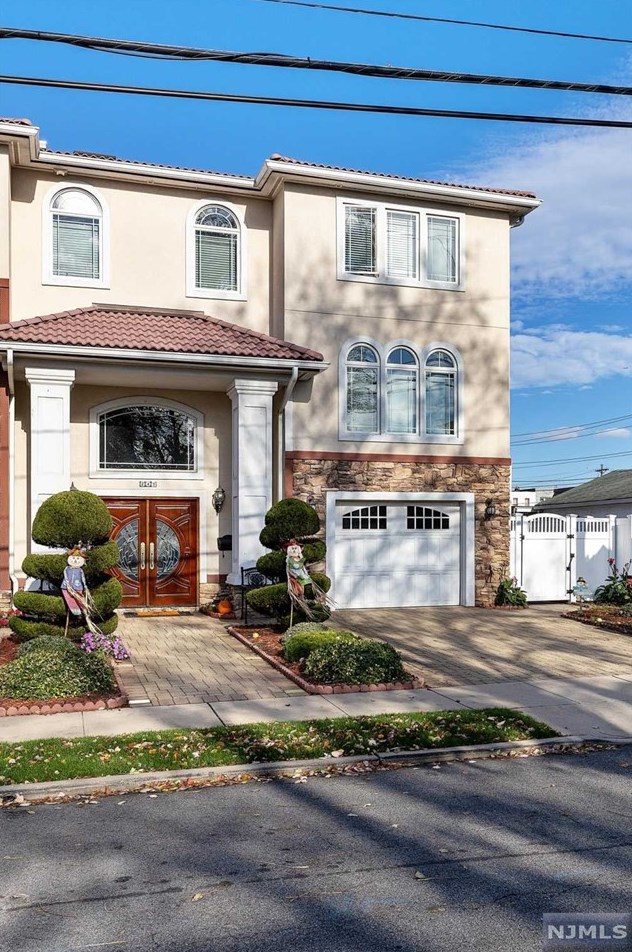 251 Sanford Ave, Lyndhurst NJ  07071-3009 exterior