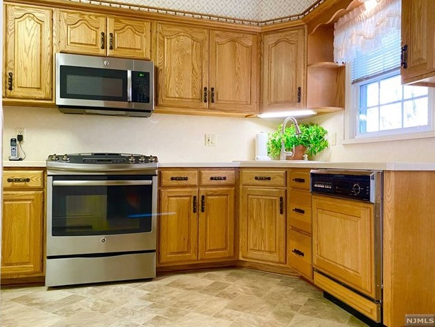 44 Hobart Ave, Rutherford NJ  07070-1408 exterior