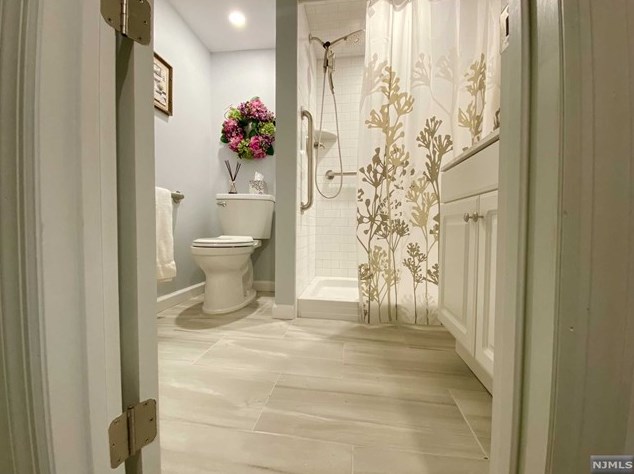 44 Hobart Ave, Rutherford NJ  07070-1408 exterior