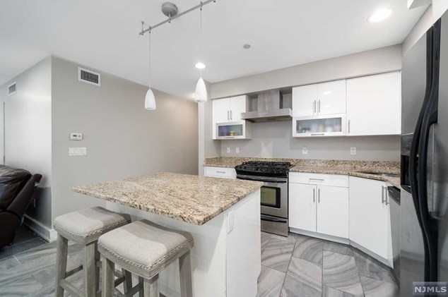 310 Cliff Ln #2d, Cliffside Park, NJ 07010