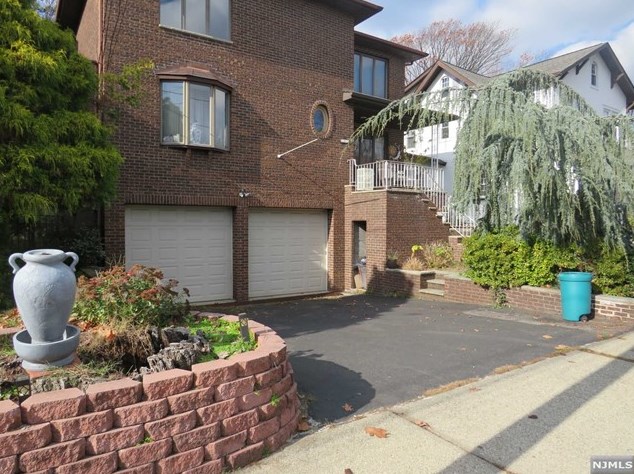 1101 Edgewood Ln, West Fort Lee, NJ 07024-4228