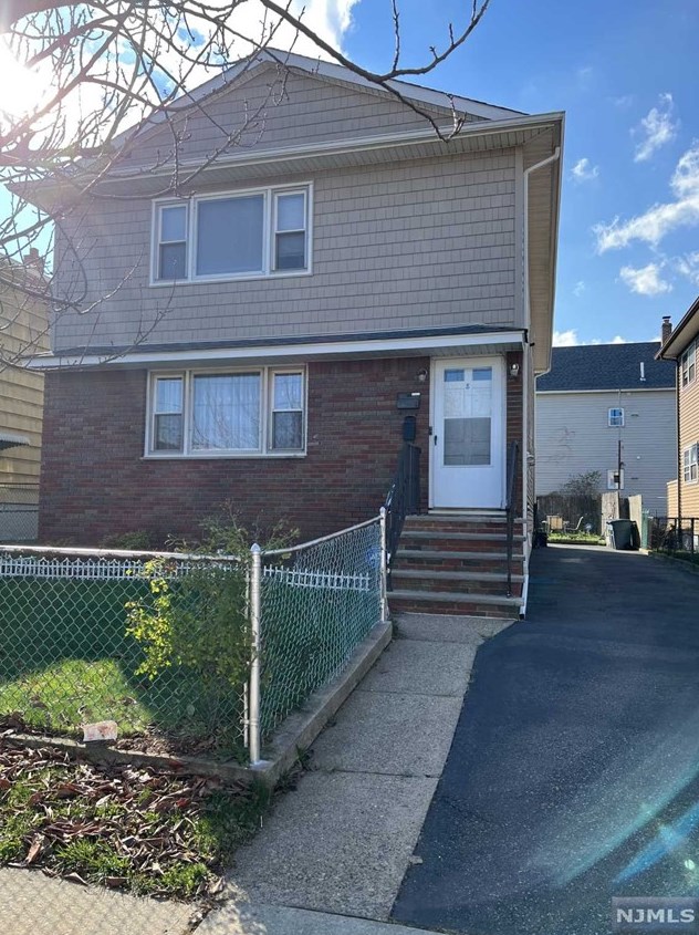 8 Strong St, Wallington, NJ 07057-1415