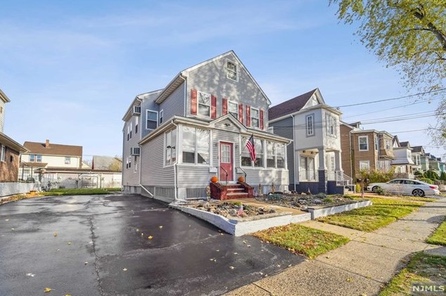 187 Maple Ave, Wallington, NJ 07057-1211