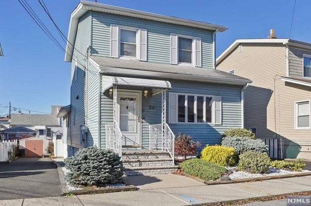 29 Pine St, Lodi, NJ 07644