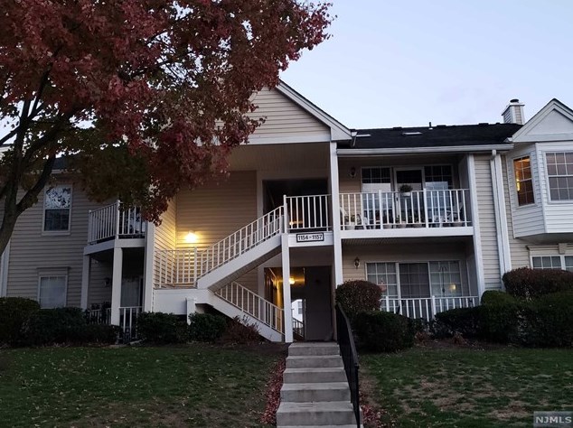 1259 Mulberry Dr, Mahwah, NJ 07430