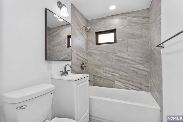 348 Wilson Ave, Lyndhurst NJ  07071-3324 exterior