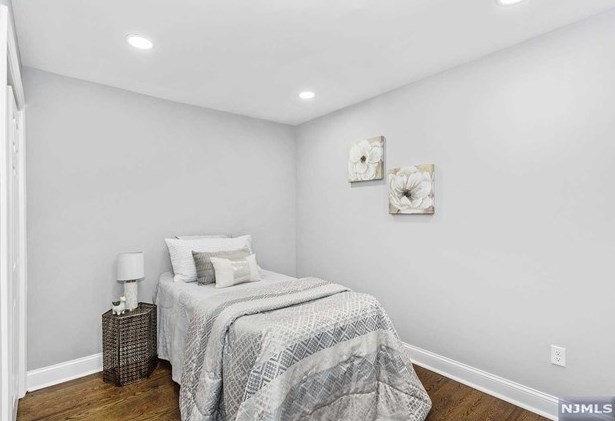 348 Wilson Ave, Lyndhurst NJ  07071-3324 exterior