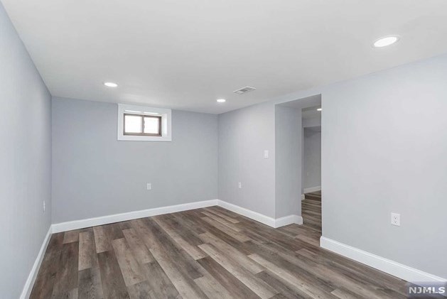 348 Wilson Ave, Lyndhurst NJ  07071-3324 exterior