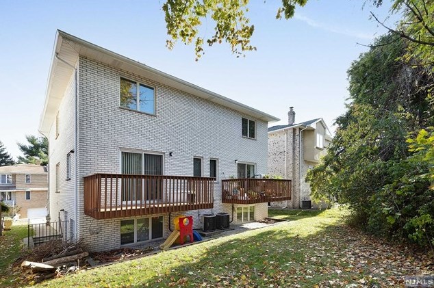 18 Short St, West Fort Lee, NJ 07024