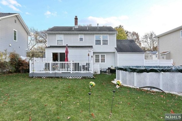 197 Lincoln Ave, Elmwood Park NJ  07407-2301 exterior