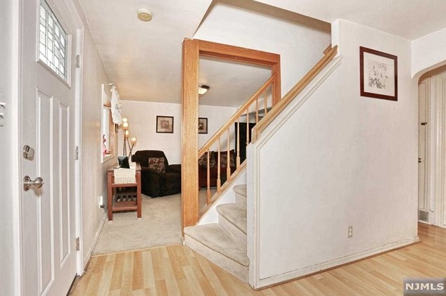 197 Lincoln Ave, Elmwood Park NJ  07407-2301 exterior
