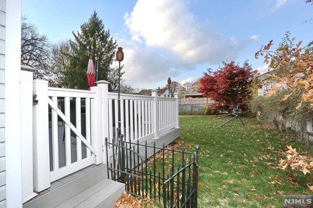 197 Lincoln Ave, Elmwood Park NJ  07407-2301 exterior