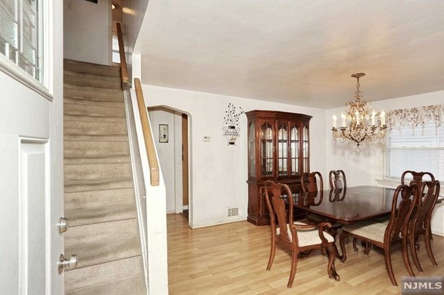 197 Lincoln Ave, Elmwood Park, NJ 07407-2301