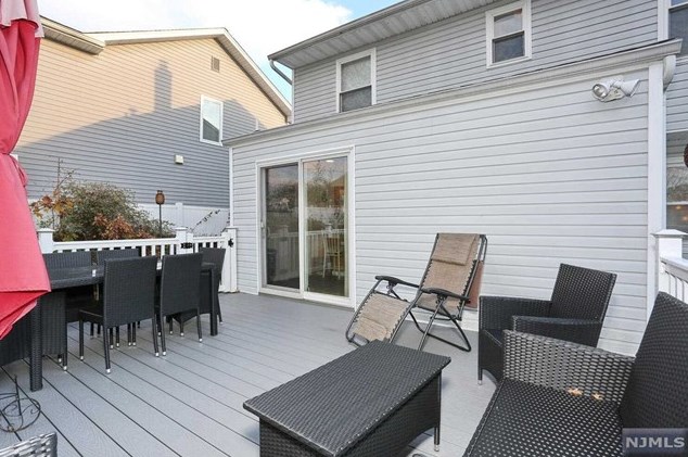 197 Lincoln Ave, Elmwood Park NJ  07407-2301 exterior