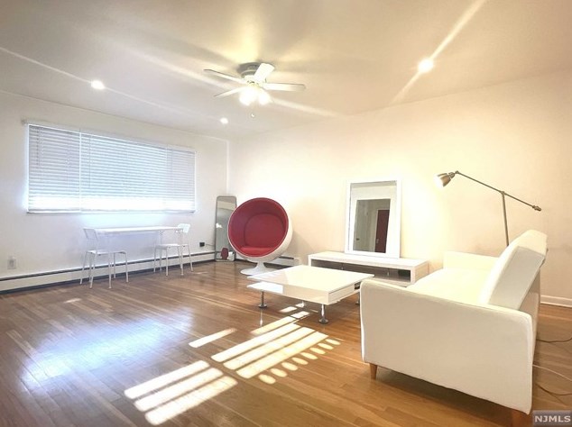 77 Centre Pl, Palisades Park, NJ 07650