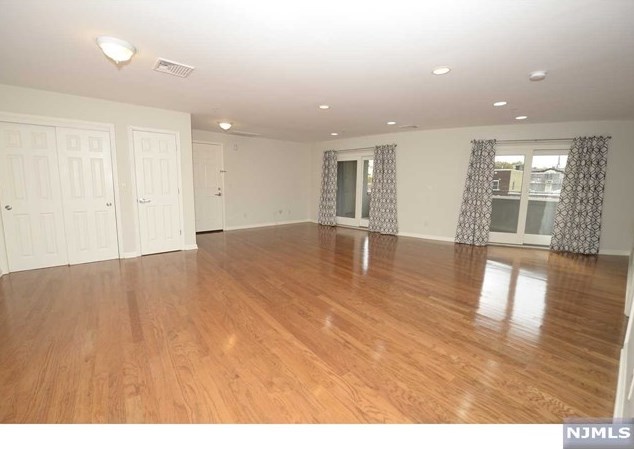 75 Franklin Ave #2, Ridgewood, NJ 07450