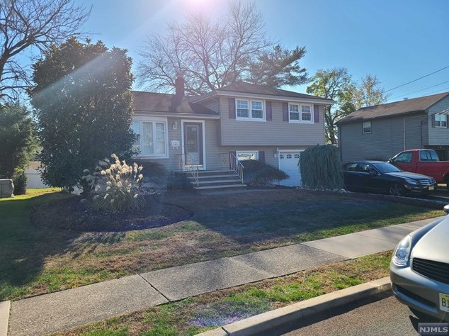 246 Oxford Ave, Saddle Brook, NJ 07663