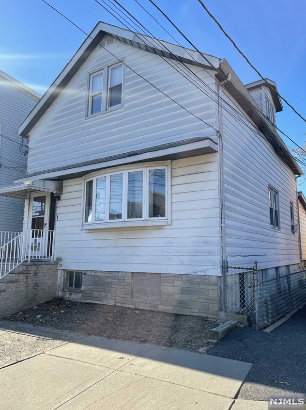 89 Lincoln St, Fairview, NJ 07022