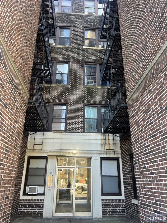 315 56th St #b5, West New York, NJ 07093