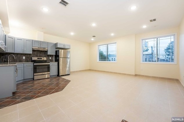 44 Bergen Blvd #4, Fairview, NJ 07022