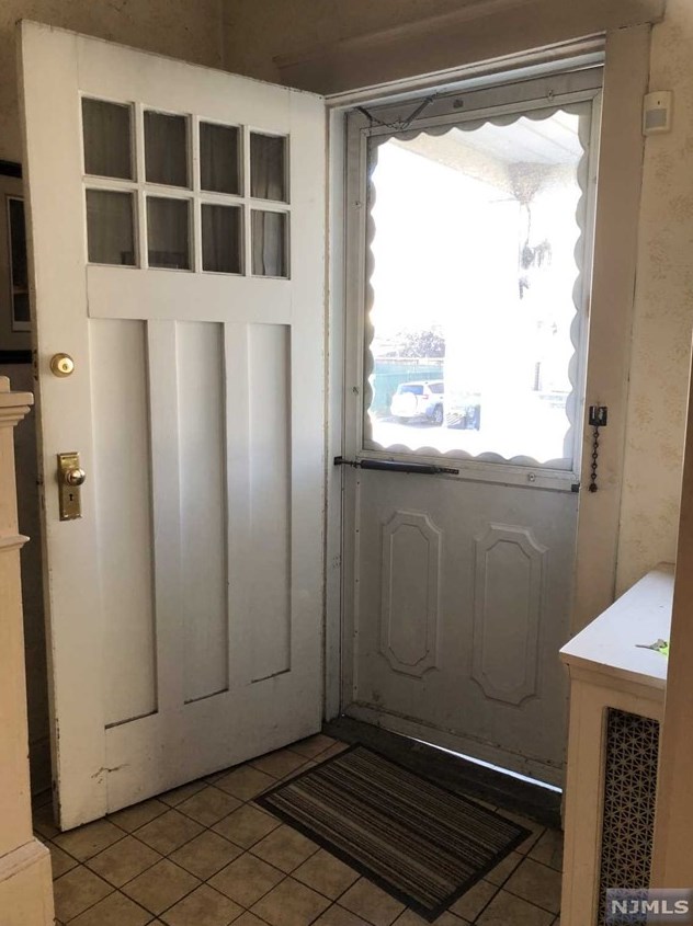 11 Brandt St, Little Ferry, NJ 07643-1522