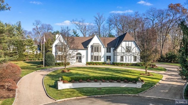 786 Hemlock Ct, Franklin Lakes, NJ 07417