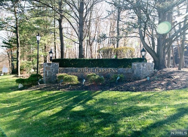 705 Thoreau Ct, Mahwah, NJ 07430