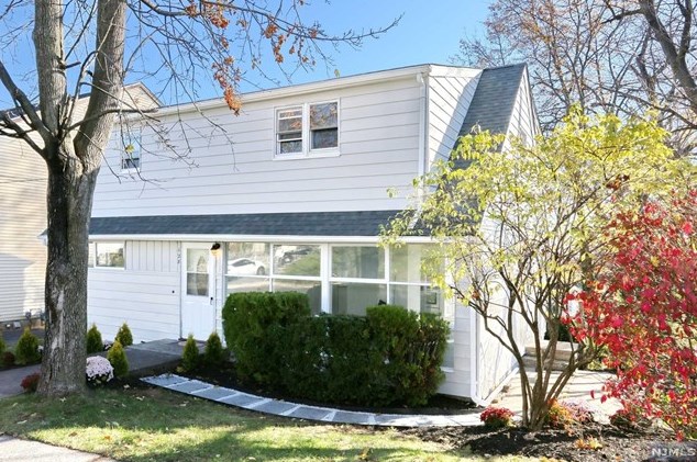 128 Prospect St, Hasbrouck Heights, NJ 07604