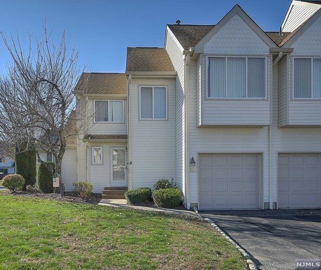 17 Franklin Ct, Montville Township, NJ 07045-9140