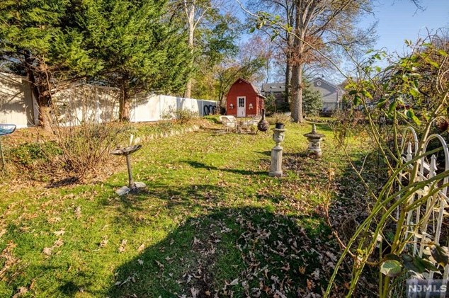 9 Vassar Pl, Oakland, NJ 07436