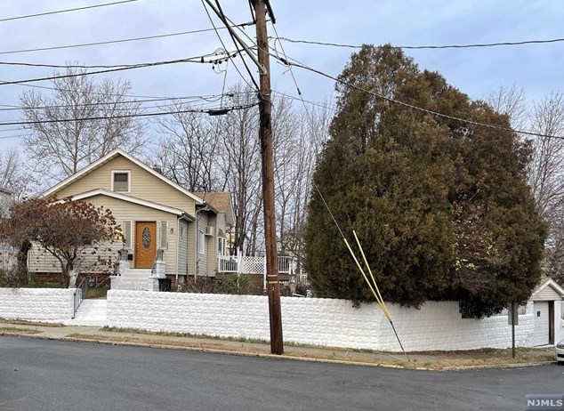 637 Freeman St, Lyndhurst, NJ 07071-2003