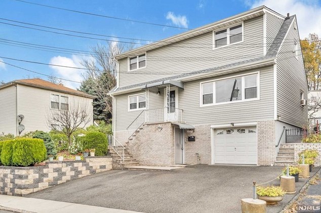 190 Maple St, Fairview, NJ 07022