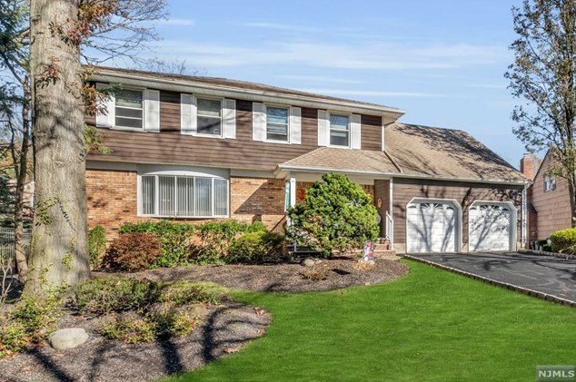 75 Fairmount Pl, Paramus, NJ 07652