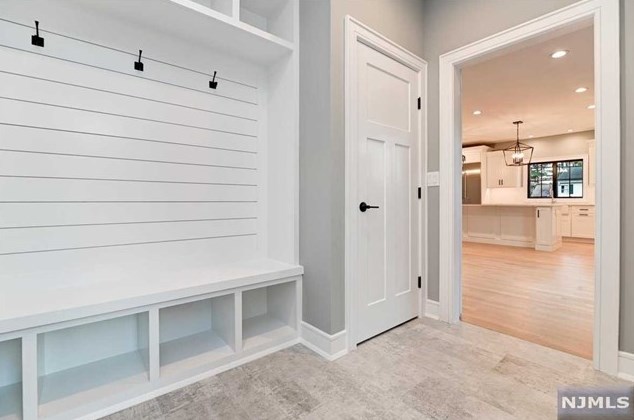 87 Louville Ave, Park Ridge, NJ 07656