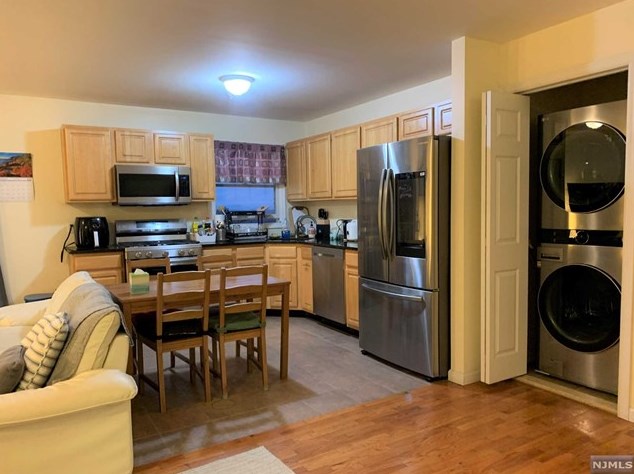 118 Bergen Blvd #2d, Palisades Park, NJ