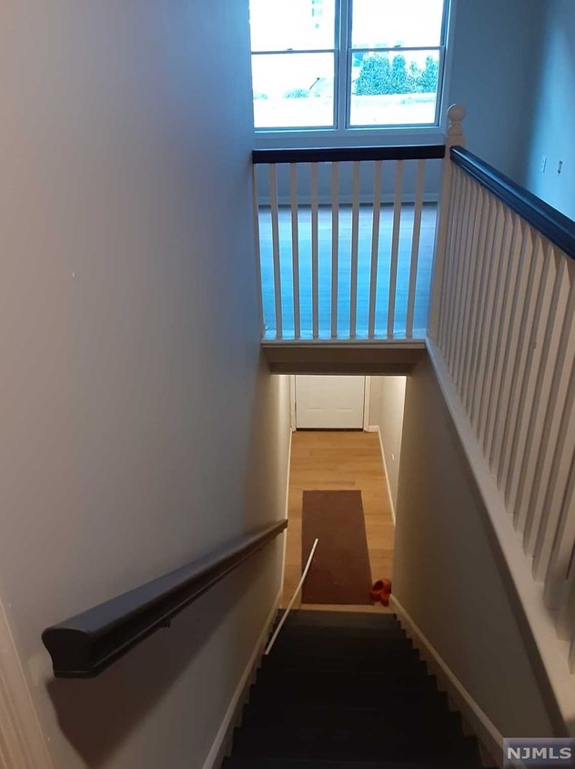 272 Old River Rd, Edgewater, NJ 07020