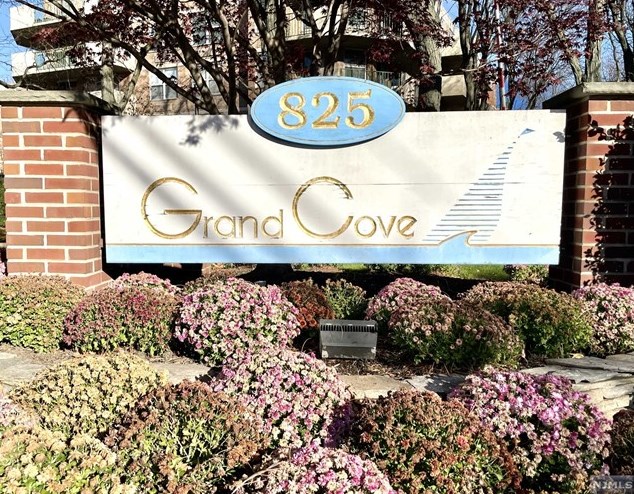 200 Grand Cove Way #5h, Edgewater, NJ