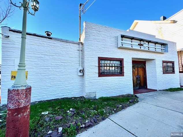 33 Essex St, Hackensack, NJ 07601-5497