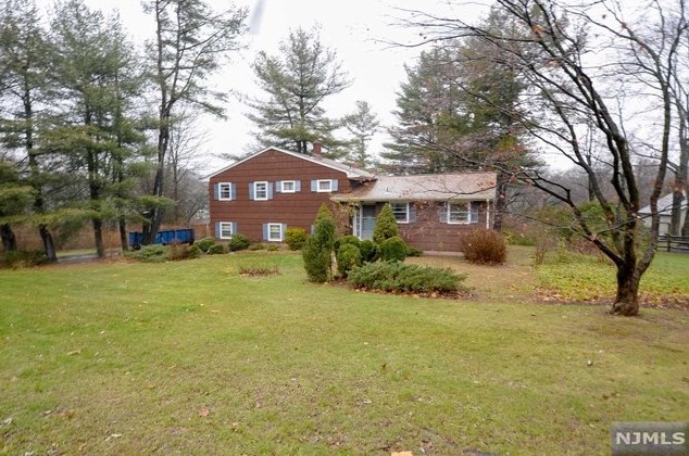 169 Circle Dr, Millington, NJ 07946
