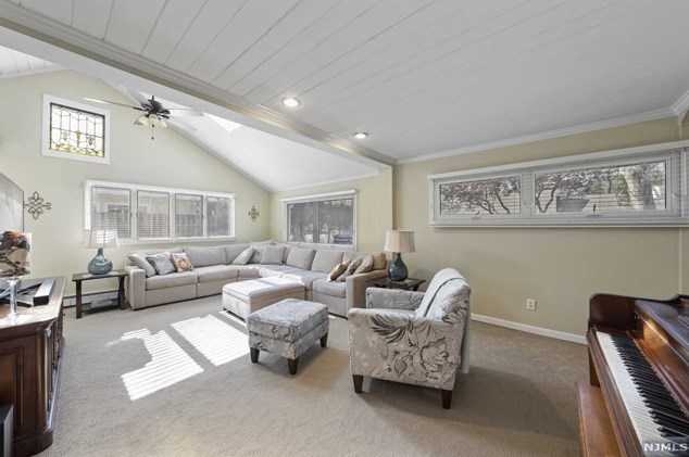 9 Hoyer Ave, Westwood, NJ 07675-1815