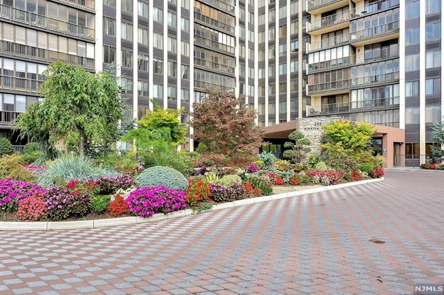 300 Winston Dr #1112, Cliffside Park, NJ 07010
