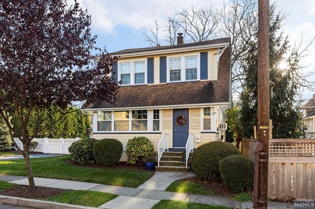 102 E Van Ness Ave, Rutherford, NJ 07070