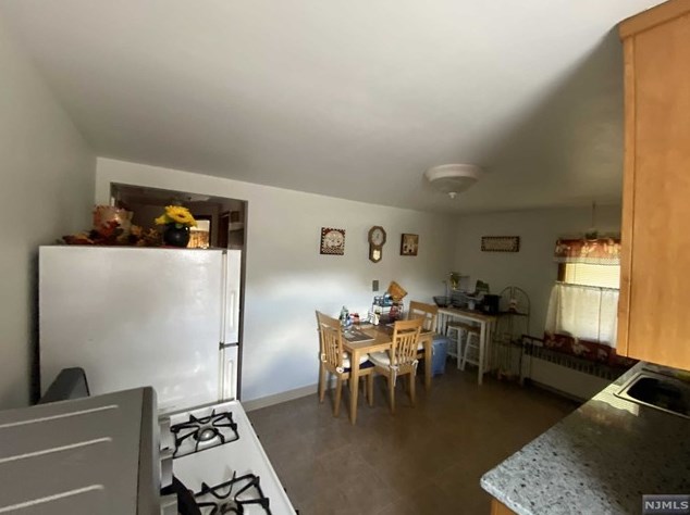 31 Garretson Ave, Paterson, NJ 07512