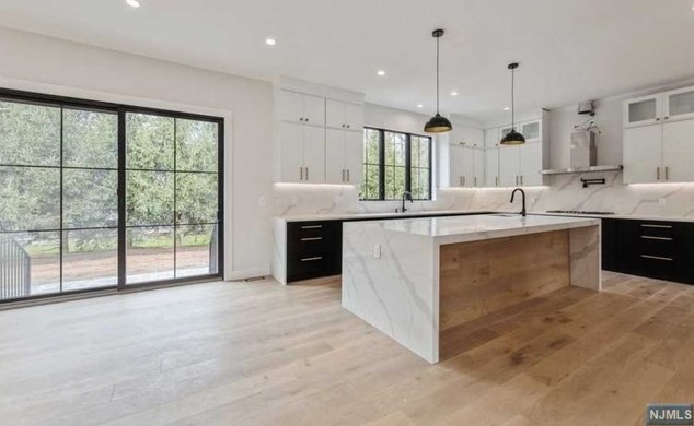 32 Pleasant St, Haworth NJ  07641-1929 exterior