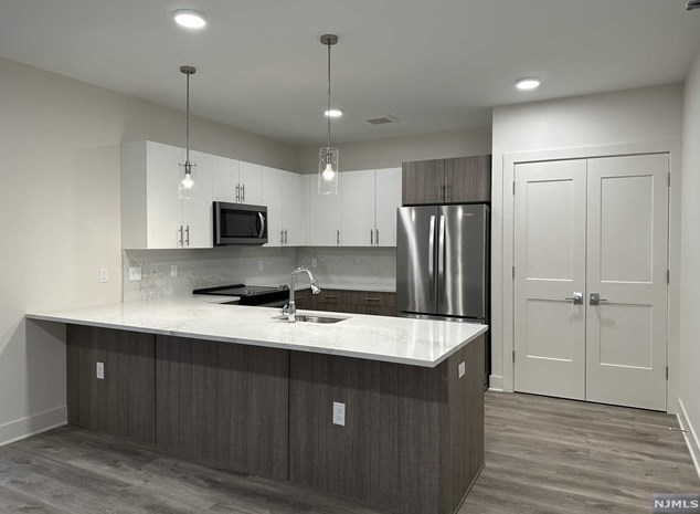 205 Stuyvesant Ave #303, Lyndhurst, NJ 07071