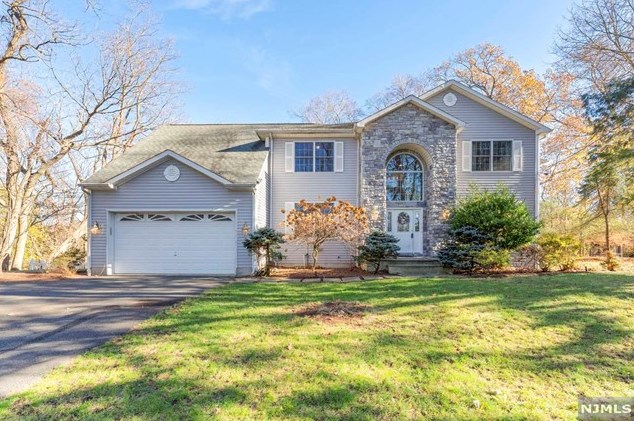729 Mary Ann Pl, Ridgewood, NJ 07450