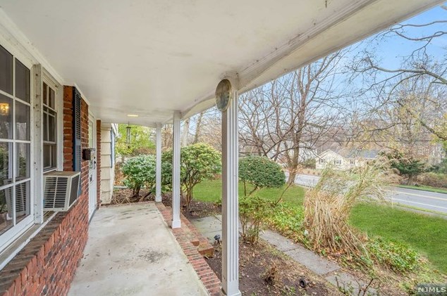 601 Brookside Ave, Allendale, NJ 07401