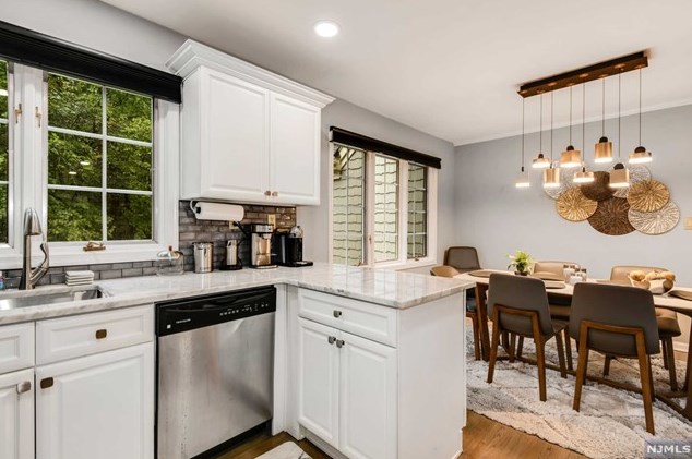 35 Nuthatcher Ct, Wayne NJ  07470-8421 exterior