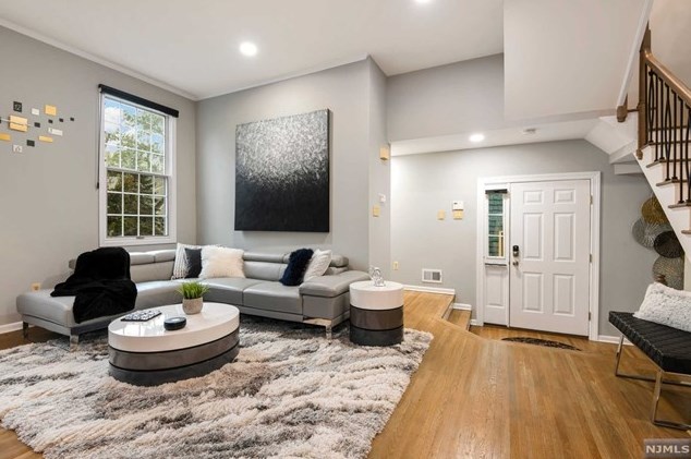 35 Nuthatcher Ct, Wayne NJ  07470-8421 exterior
